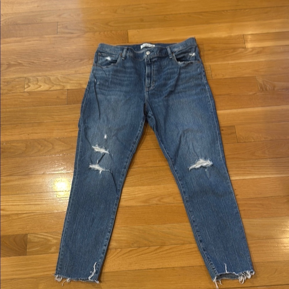 Abercrombie & Fitch The super skinny ankle high rise size33/  16 long .